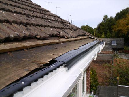 Rigid drip felt to prevent water dripping behind gutter. It guides water from tiles to gutter.