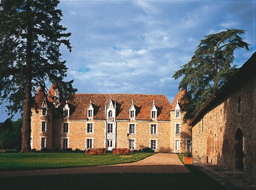 Domaine des Etangs Chateau and restaurant to the right