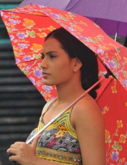 Chathurika Pieris with umbrella