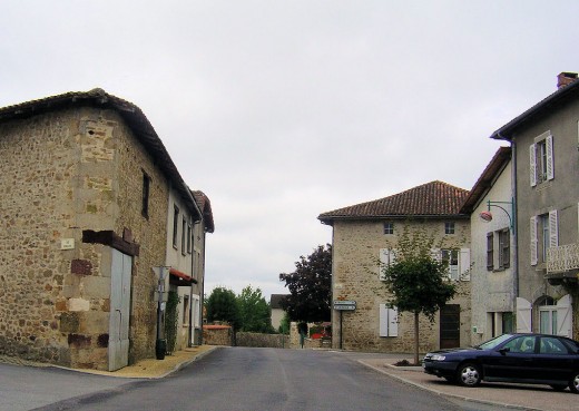 Vayres village centre