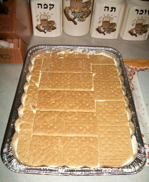 Put out the third (and the last) layer of Graham Crackers.
