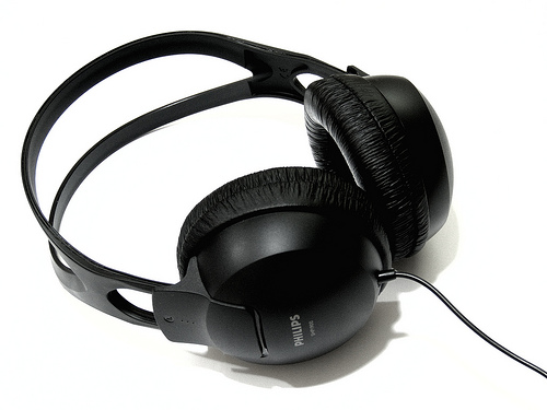 Supra-aural headphones