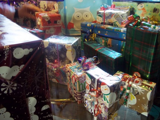 Affordable ways to make gifts look they came from Macy's
