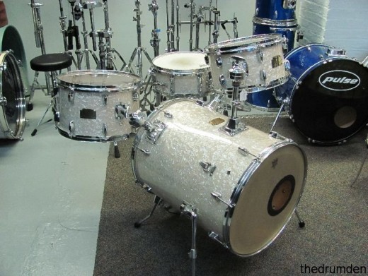 The Al Foster Hipgig Drum Set is one of the better Yamaha Hipgig drum sets, and provides a good sound for jazz drummers.