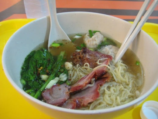 Egg noodle with roast pork and wontons