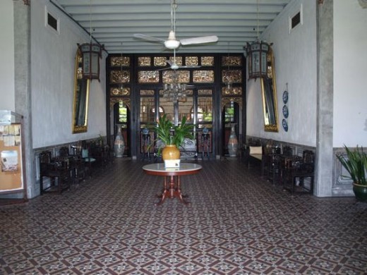 A large foyer for receiving guests