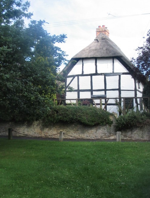 Thatched Cottage, Shottery, 9th July '07.  Copyright Tricia Mason