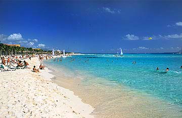  Relax on Cancuns white sandy beaches