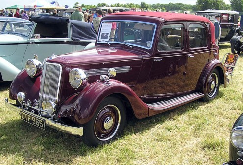 1939 Armstrong Siddeley.  I love old cars like these. 