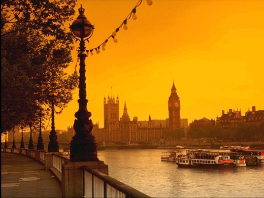 Along the Thames at dusk