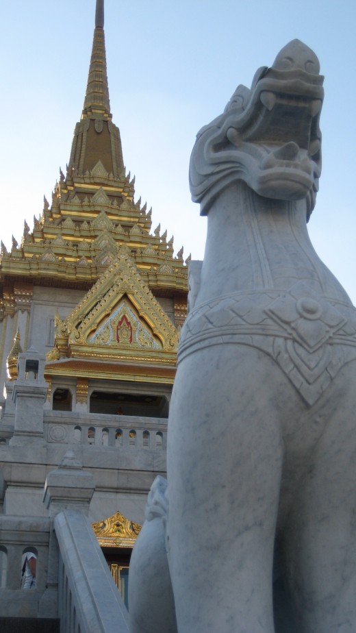 Wat Traimit - Temple of the Golden Buddha - Bangkok Thailand