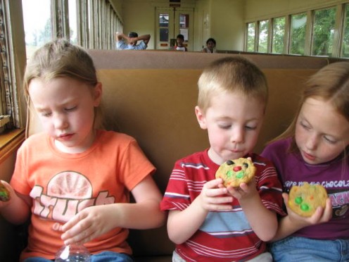 kids eating By tlane71106, source: Photobucket