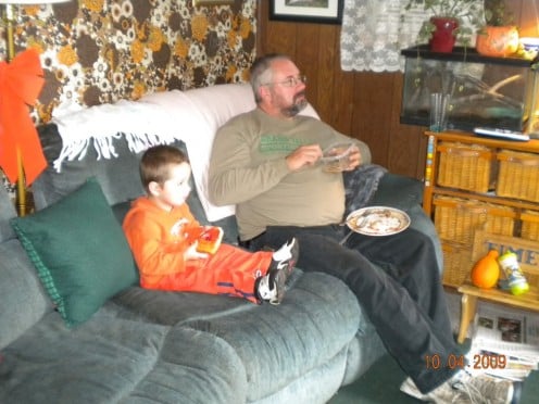 Eating while watching TV By willettswoman, source: Photobucket