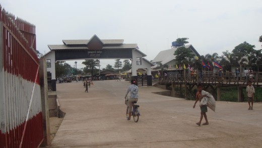 The gate with vendors crossing over. They were stopped by authorities to have their goods checked. 