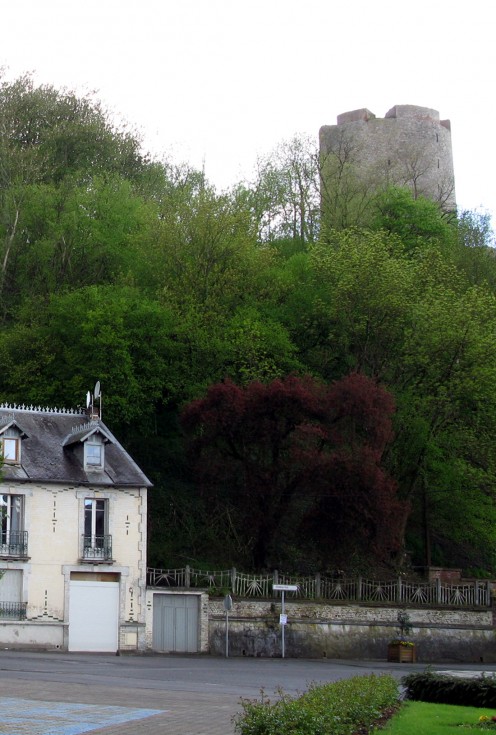 The castle at Guise still looms over the town