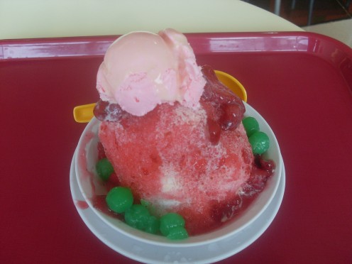 Strawberry flavored Ice Kachang!
