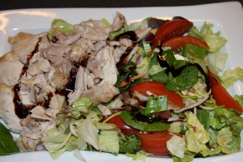 Grilled chicken breast and mixed salad with balsamic sauce ( 1 tblsp )