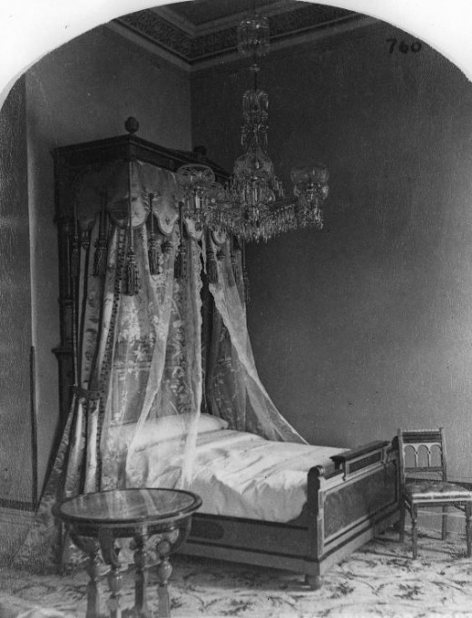 Though canopies made of netting can be modern, they have been around for quite a while, as you can see from this 1878 bridal chamber in the Windsor Hotel in Montreal, Canada.