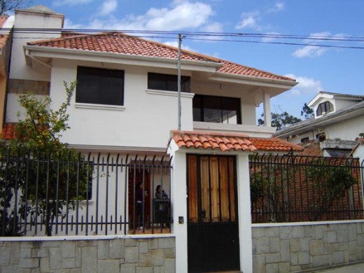 Sample Home in Cuenca:  But is the yard included in the floor space?