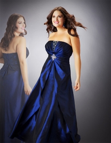 Cassandra Stone II Plus size prom dress in navy, priced at $318 at cinderellagowns.com Photo credit: cinderellagowns.com 