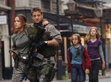 28 Weeks Later - Rose Byrne, Jeremy Renner, Mackintosh Muggleton, and Imogen Poots
