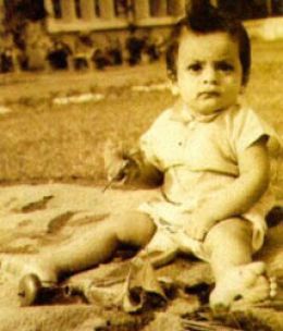 This is none other than our Sharukh Khan. The king of Bollywood