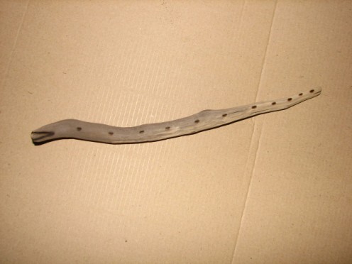 Mark the middle of the snake's back, to keep your pattern in line.