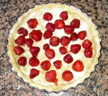 Spread the strawberries over the pie dough