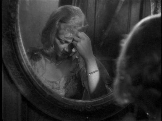 Blanche has trouble confronting herself in the mirror.  Still shot from the 1951 Elia Kazan film starring Vivian Leigh