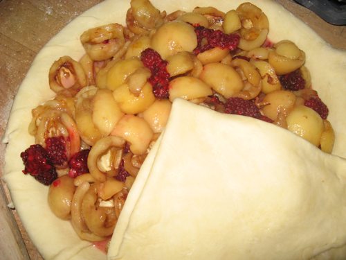 Preparing a loquat-loganberry pie.
