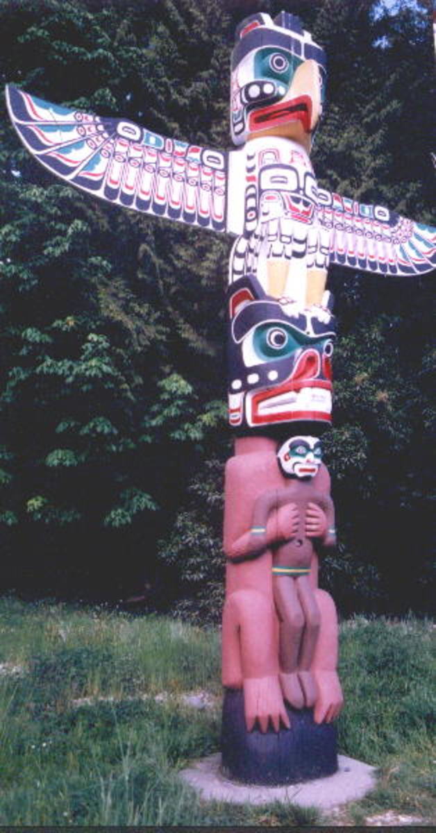 Totem Poles - the Legacy of Native American Indians and Tribal Customs ...