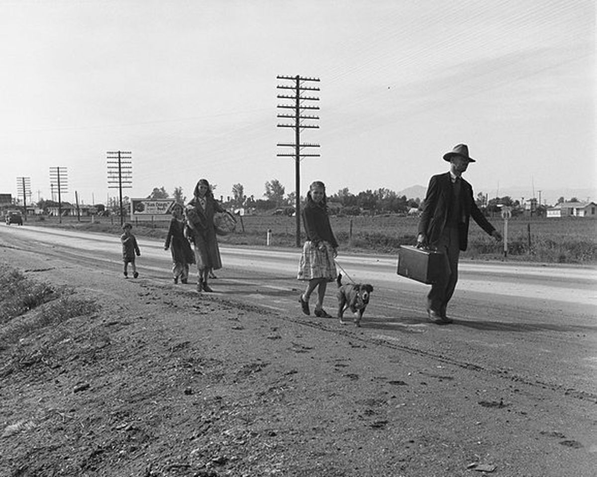 Homless family walks from Phoenix to San Diego in hope of gaining employment in The Great Depression (US 99. Near Brawley, Imperial County). 