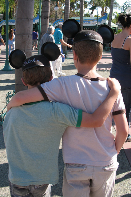 Brotherly love, Mouske-style. CC Lic: http://bit.ly/ItuRo