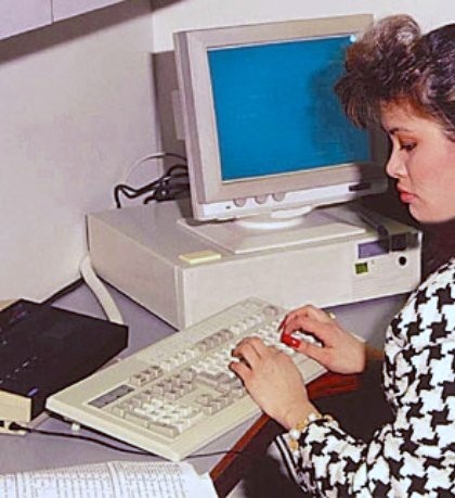 By A1949123 (http://legitimatedataentryjobs.org/) [CC0 (creativecommons.org/publicdomain/zero/1.0/deed.en)], via Wikimedia Commons http://commons.wikimedia.org/wiki/File:Data-entry-clerk.jpg