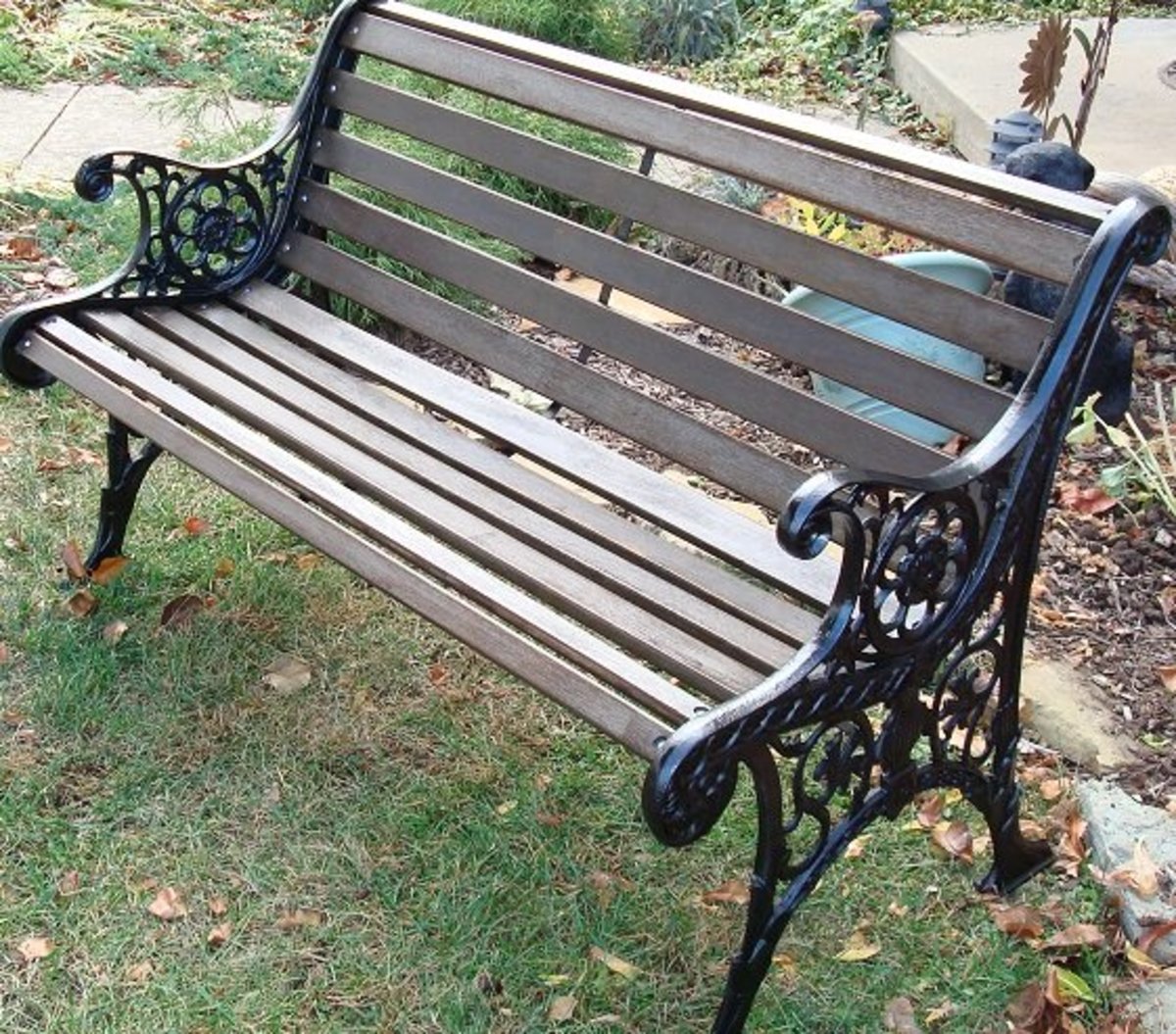 How to Restore a Wood and Cast Iron Garden Bench | Dengarden