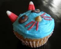 CAT CUPCAKES ARE SO EASY AND FUN TO MAKE!  