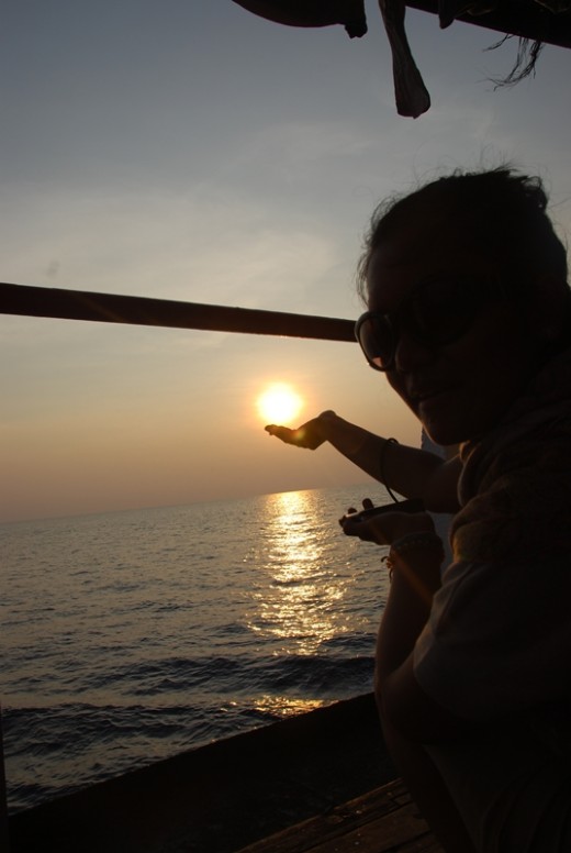 A photo showing my friend "plays around with  sunset" prior to landing to the island.