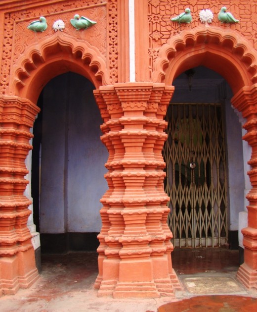 The decorated pillar of the Lakshmi Narayan temple