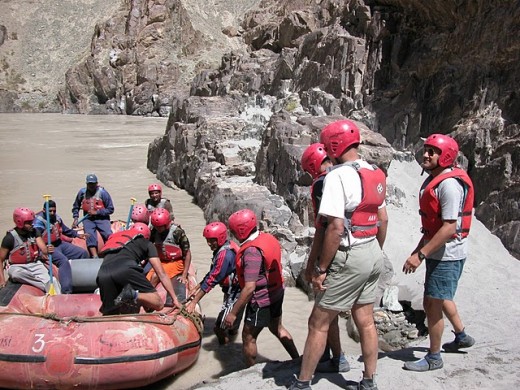River rafting by the Indus river