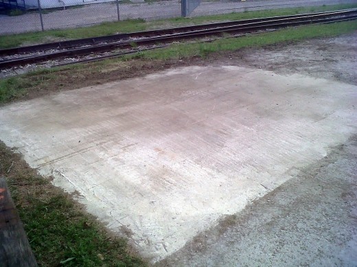 Randy and I cleared up a pile of old rail ties today. This pad looks a whole lot better now!