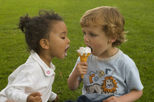 kids eating ice cream!