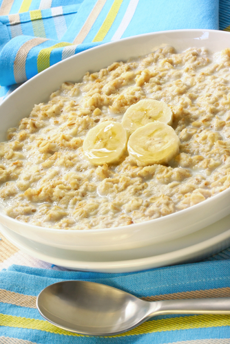 Oatmeal Porridge with Banana. Image:  Robyn Mackenzie|Shutterstock.com