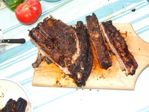 We rest the Ribs for 10 minutes and then cut  for serving.  We put the remaining Bar-b-q sauce in a bowl for dipping. 