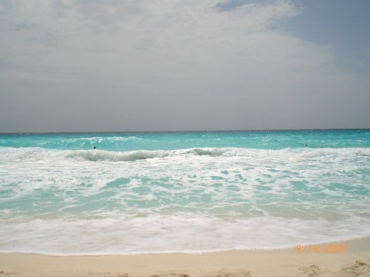  Enjoy the beautiful surf in Cancun Mexico