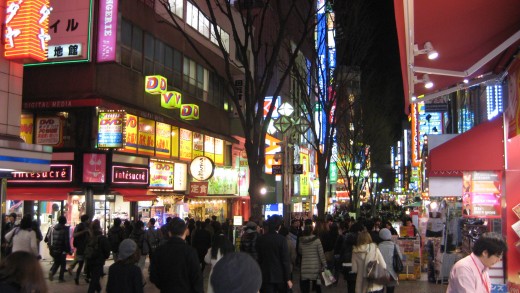 Kabuchiko entrance at night