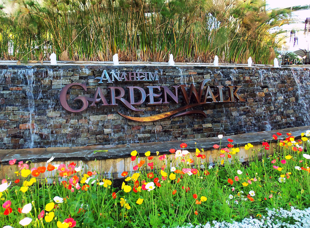 Anaheim GardenWalk - Anaheim, Ca - The Shops, Restaurants, Directions - Review/Photos