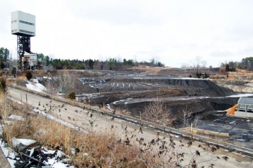 Abandoned Iron mine,Missouri has thorium sources mine that is radioactive requiring special processing and cleanup. Owners are pressing lawmakers to establish a public-private $1 billion cooperative