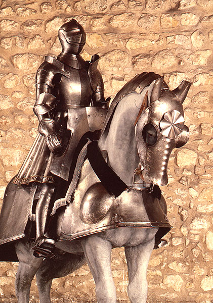 Henry VIII armor for man and horse, year 1515, at Tower of London. (photo from tudorhistory.org)