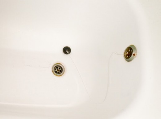 Bath tub drain