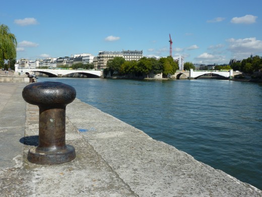 View over the Seine to le-Saint-Louis and the Pont Sully